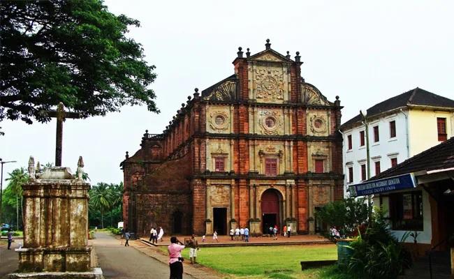 Basilica of Bom Jesus- Best place to visit in Goa 